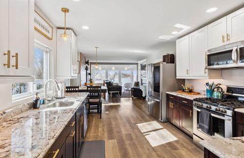 Portage Lakes House | Hilltop Lakehouse - Free Kayaks, Deck, PLX
