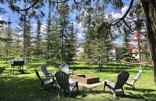 International Falls Cabin | Hilltop Lodge - Birch -Queen Cabin