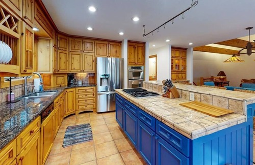 Hayden View Estates House | Hilltop Lodge - Beautiful Hayden Lake Home W/Deck