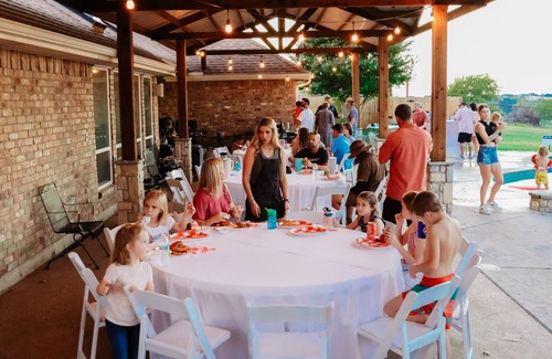 Springtown House | Hilltop lodge with spectacular views and roaming wildlife.