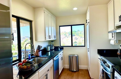 Fallbrook House | Hilltop Penthouse Cottage with Sweeping Views