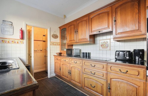 Mosborough House | Hilltop Place Suites M1 J31 near Peak District