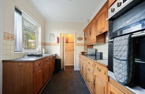 Mosborough House | Hilltop Place Suites M1 J31 near Peak District