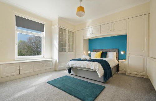 Mosborough Apartment | HILLTOP PLACE SUITES 4 Bedrooms near PEAK DISTRICT