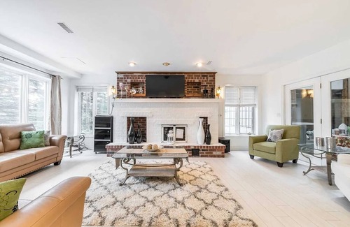 Harwood House | Hilltop Retreat · 2 Acre Estate With Indoor Pool & Hot Tub