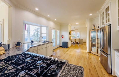 Mariposa Villa | Hilltop Retreat: Hot Tub, Sauna, Fire Pit, Stunning Valley Views
