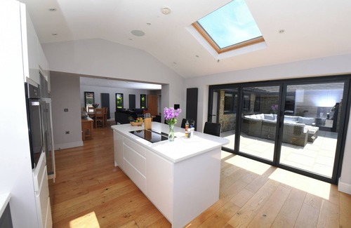 Harrogate House | Hilltop Retreat: Panoramic Views, Sunsets, Seclusion, Hot Tub, Fire Pit