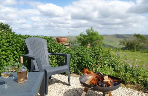 Lumbutts Apartment | Hilltop retreat situated on the moorland fringes with stunning views