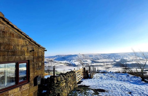 Lumbutts Apartment | Hilltop retreat situated on the moorland fringes with stunning views