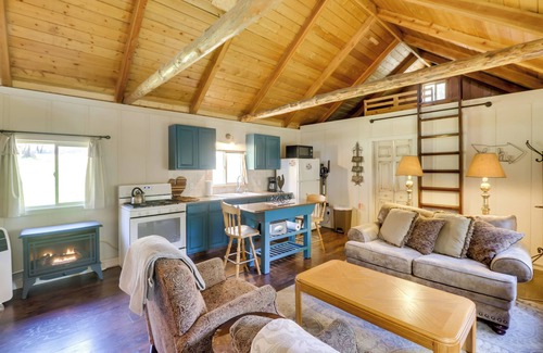 Rexford Cabin | Hilltop 'Reynolds Roost' by Lake Koocanusa!