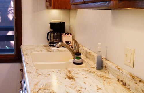 Dunlap Apartment | Hilltop Studio Apartment