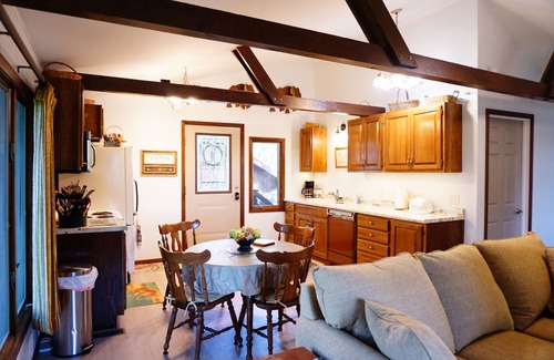 Dunlap Apartment | Hilltop Studio Apartment