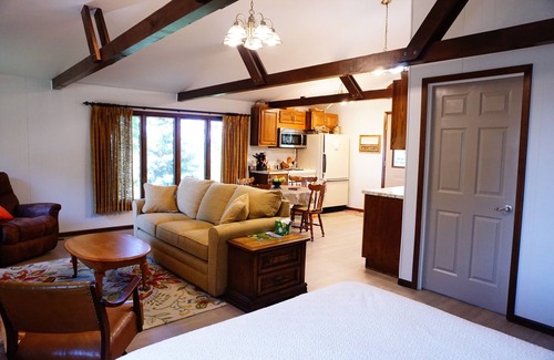 Dunlap Apartment | Hilltop Studio Apartment