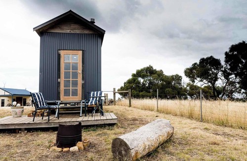 Tallarook House | Hilltop Tiny House by Tiny Away