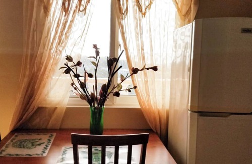 Portsmouth Apartment | Hilltop-view 1-bedroom apartments in Portsmouth with WiFi, AC