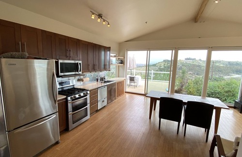 Blair Hills House | Hilltop View House. Close to Sony, Amazon, Apple, HBO