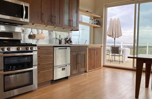 Blair Hills House | Hilltop View House. Close to Sony, Amazon, Apple, HBO