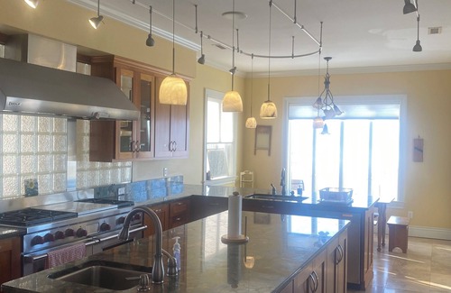 Harrisonburg House | Hilltop View house. Stylish 4 bedroom luxury home with 360 degree views