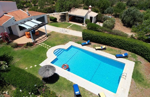 Monte Raposo Villa | HILLTOP VILLA - PRIVATE LARGE POOL & STUNNING VIEWS & GREAT LOCATION & FREE WIFI