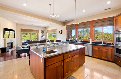 Atascadero House | Hilltop Vistas- Private Pool, Wine Fridge, Views!