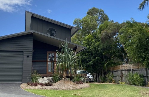 Tinbeerwah House | Hilltop Woods Noosa