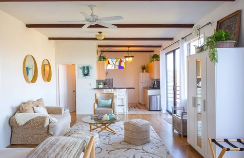 Hollywood Hills West Apartment | ☮️HILLTOPIA- PERFECT RETREAT W/EPIC VIEWS!