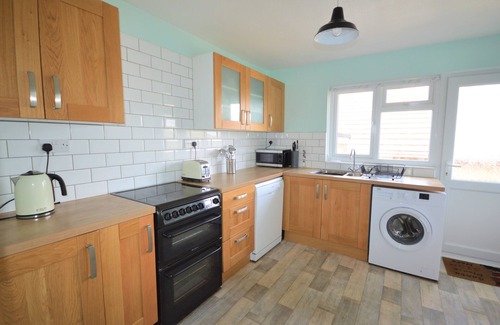 Ventnor Cottage | Hilltops - a bungalow that sleeps 4 guests in 2 bedrooms