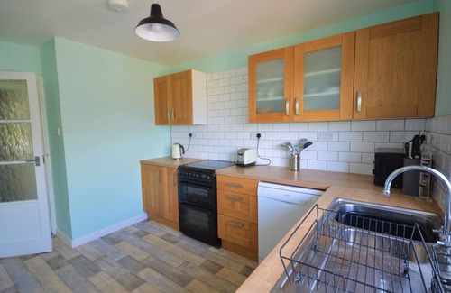 Ventnor Cottage | Hilltops - a bungalow that sleeps 4 guests in 2 bedrooms
