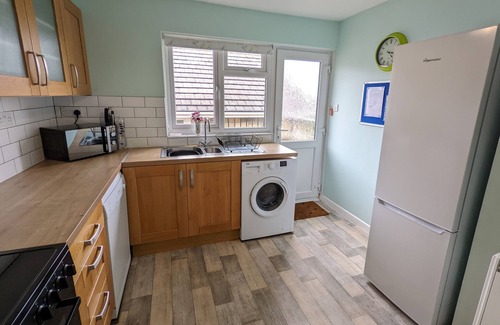 Ventnor Cottage | Hilltops - a bungalow that sleeps 4 guests in 2 bedrooms