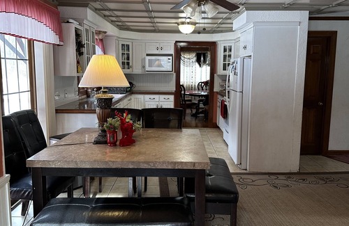 Huntington House | Hilltown Nest is a wonderful place for family and friends to gather.