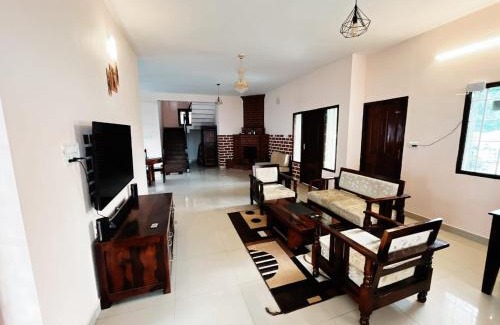 West Mere House | Hilltown Villa Holiday's