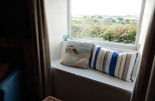 St Ives Cottage | Hillview - comfortable cottage, easy access to St Ives