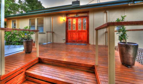 Lankeys Creek Bed & Breakfast | Hillview Oak B&B
