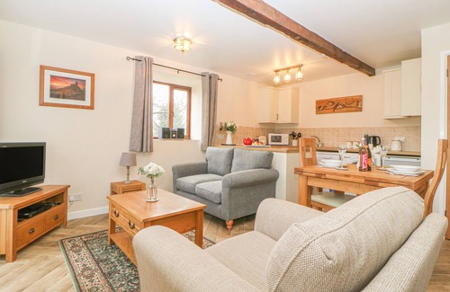 Morwellham Cottage | HILLY FIELD BARN, pet friendly, with a garden in Yelverton