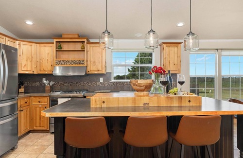 Fredericksburg House | Hilmy Haus, Hot Tub, Pet friendly, Fire Pit!