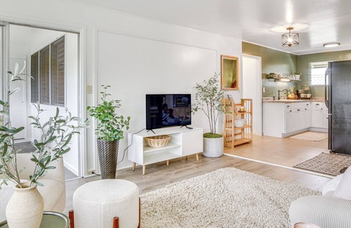 Hilo Apartment | Hilo Apartment w/Lanai - 2 Mi to Beaches!
