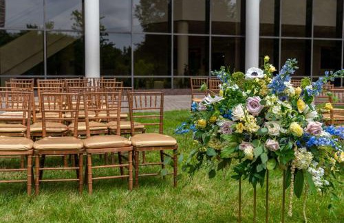 Alexandria West Hotel | Hilton Alexandria Mark Center