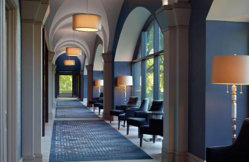 Peachtree Corners Hotel | Hilton Atlanta Northeast