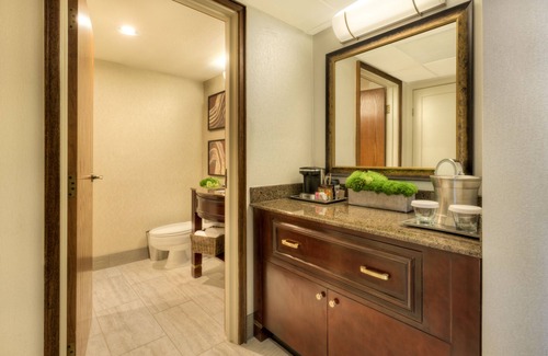 West Bellevue Hotel | Hilton Bellevue