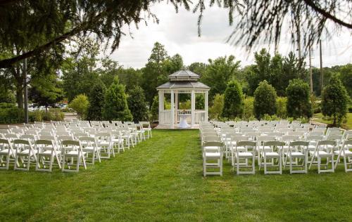 Northbrook Hotel | Hilton Chicago/Northbrook