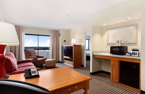 Oakbrook Terrace Hotel | Hilton Chicago/Oak Brook Suites
