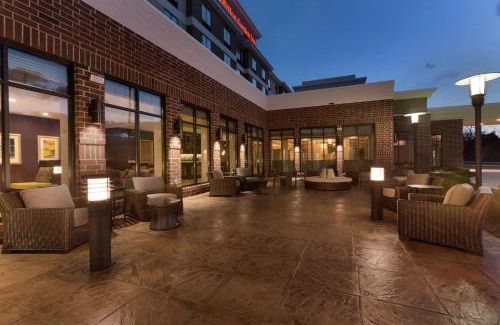 South Hills Hotel | Hilton Garden Inn Pittsburgh Airport South-Robinson Mall