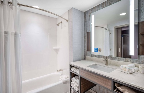 Orient Heights Hotel | Hilton Garden Inn Boston Logan Airport