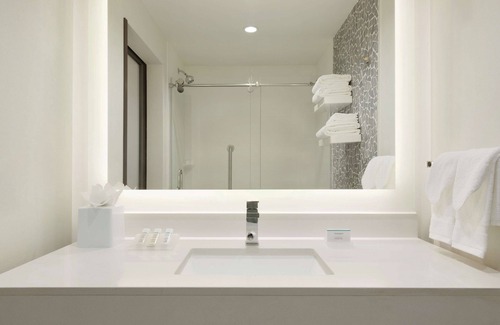 East Village Hotel | Hilton Garden Inn Calgary Downtown