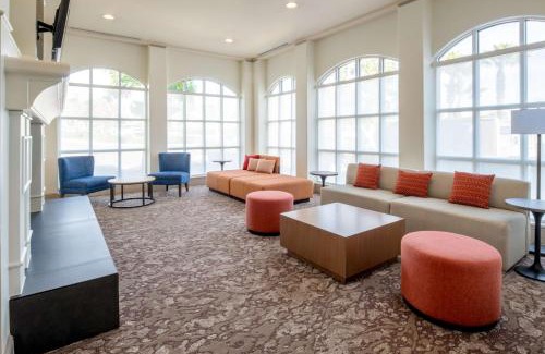 Fontana Hotel | Hilton Garden Inn Fontana