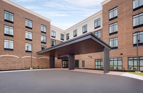 Lakeview Hotel | Hilton Garden Inn Haymarket