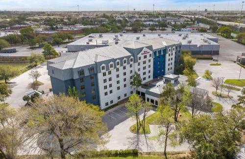Deco Hotel | Hilton Garden Inn Houston Northwest