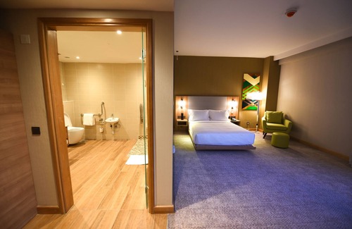 Central Kampala Hotel | Hilton Garden Inn Kampala