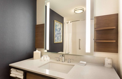 Plainview Hotel | Hilton Garden Inn Melville