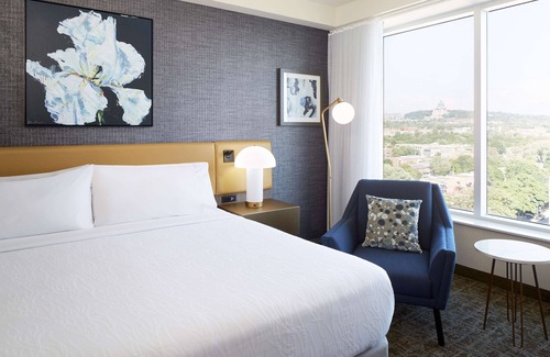 Cote-Des-Neiges—Notre-Dame-De-Grace Hotel | Hilton Garden Inn Montreal Midtown